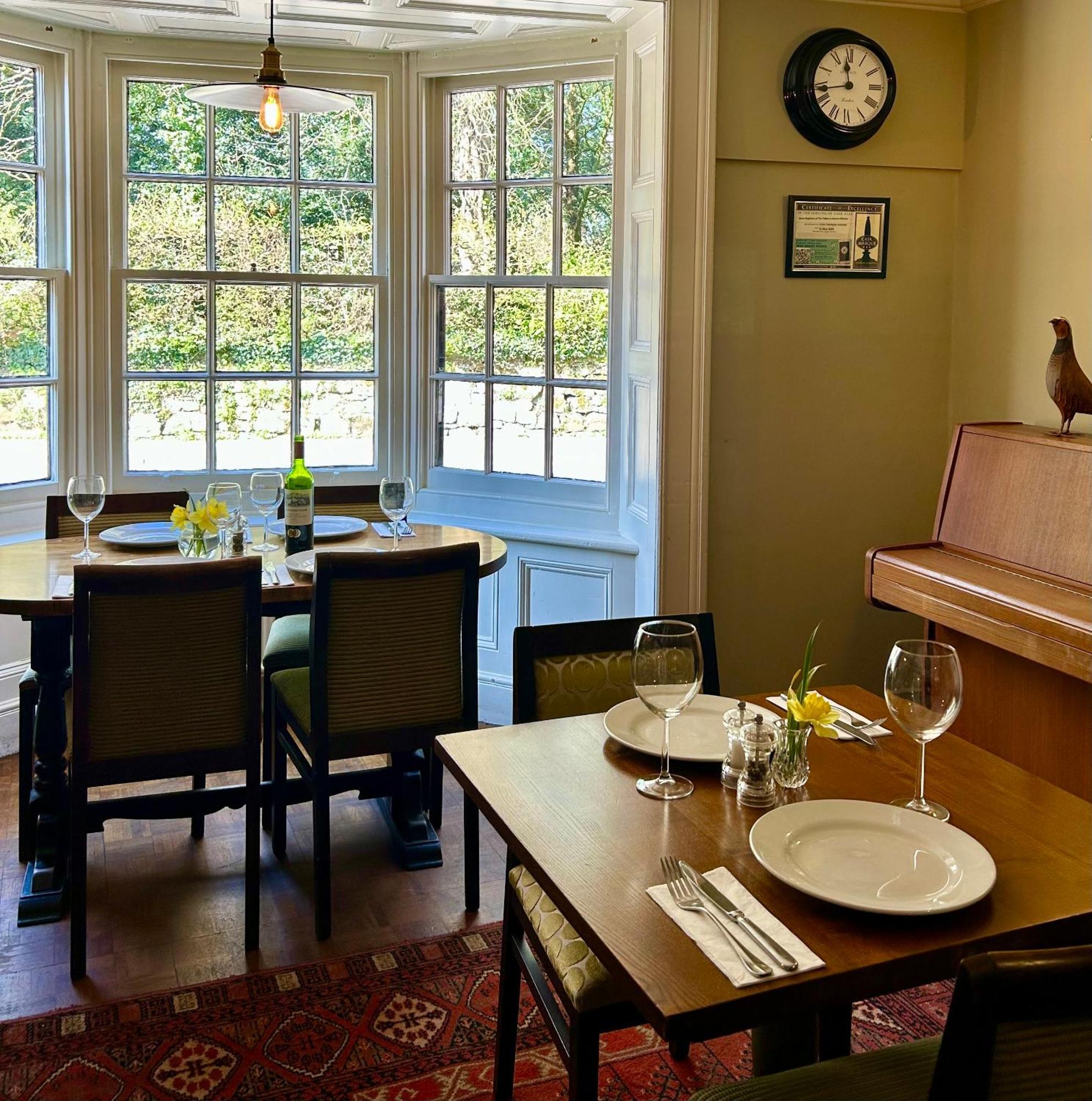 The Talbot And Apartment Iwerne Minster Экстерьер фото