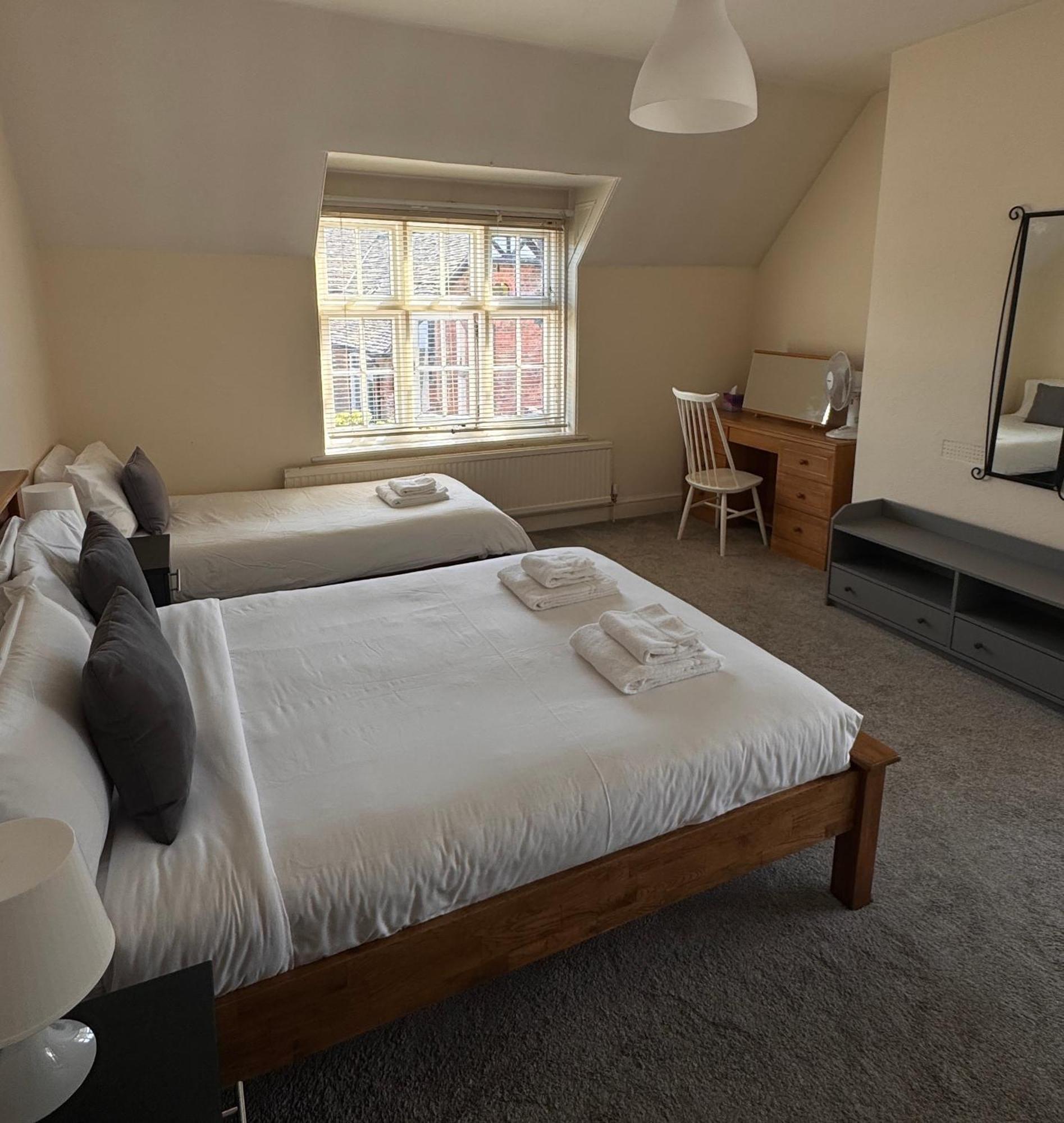 The Talbot And Apartment Iwerne Minster Экстерьер фото