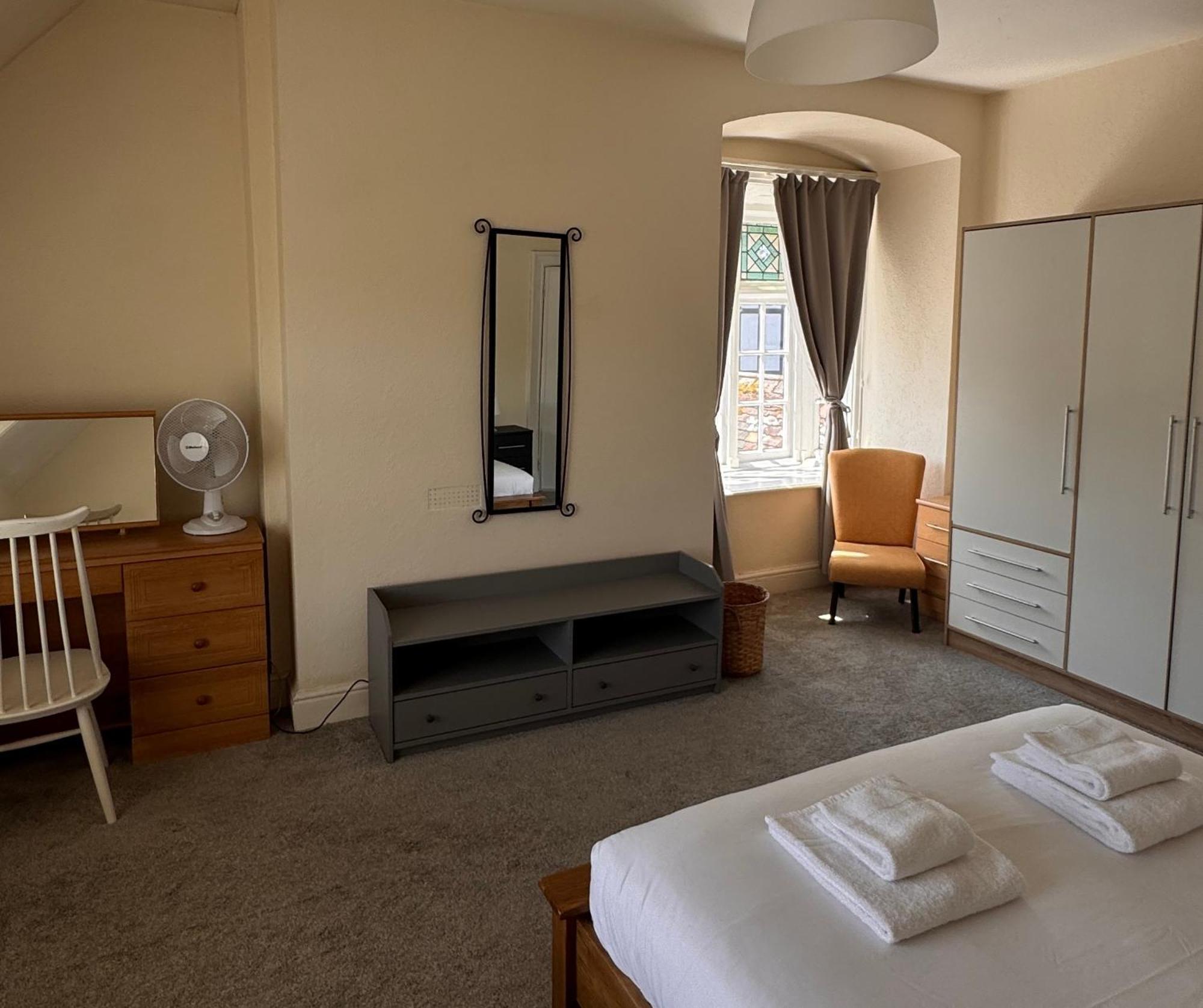 The Talbot And Apartment Iwerne Minster Экстерьер фото