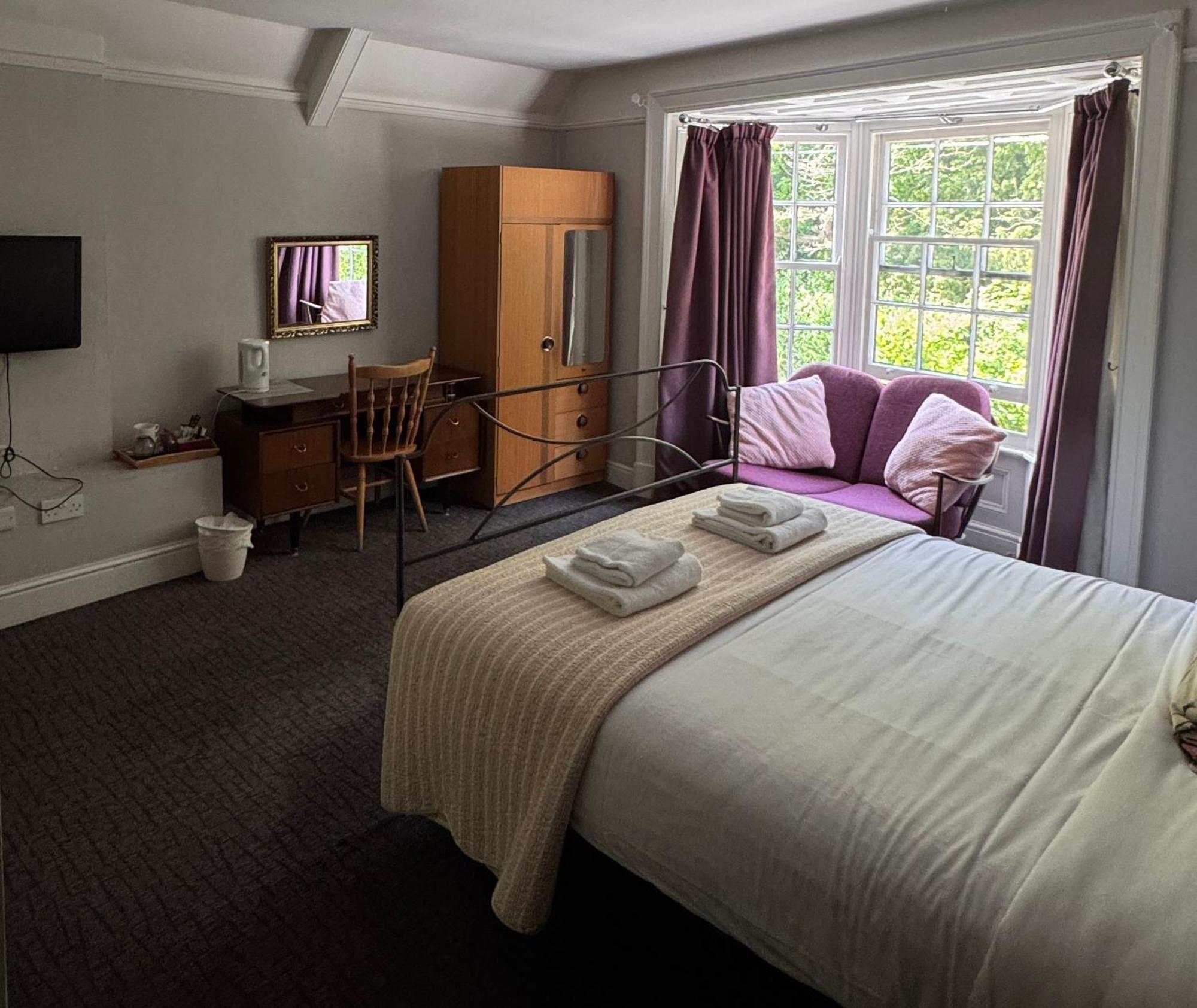 The Talbot And Apartment Iwerne Minster Экстерьер фото