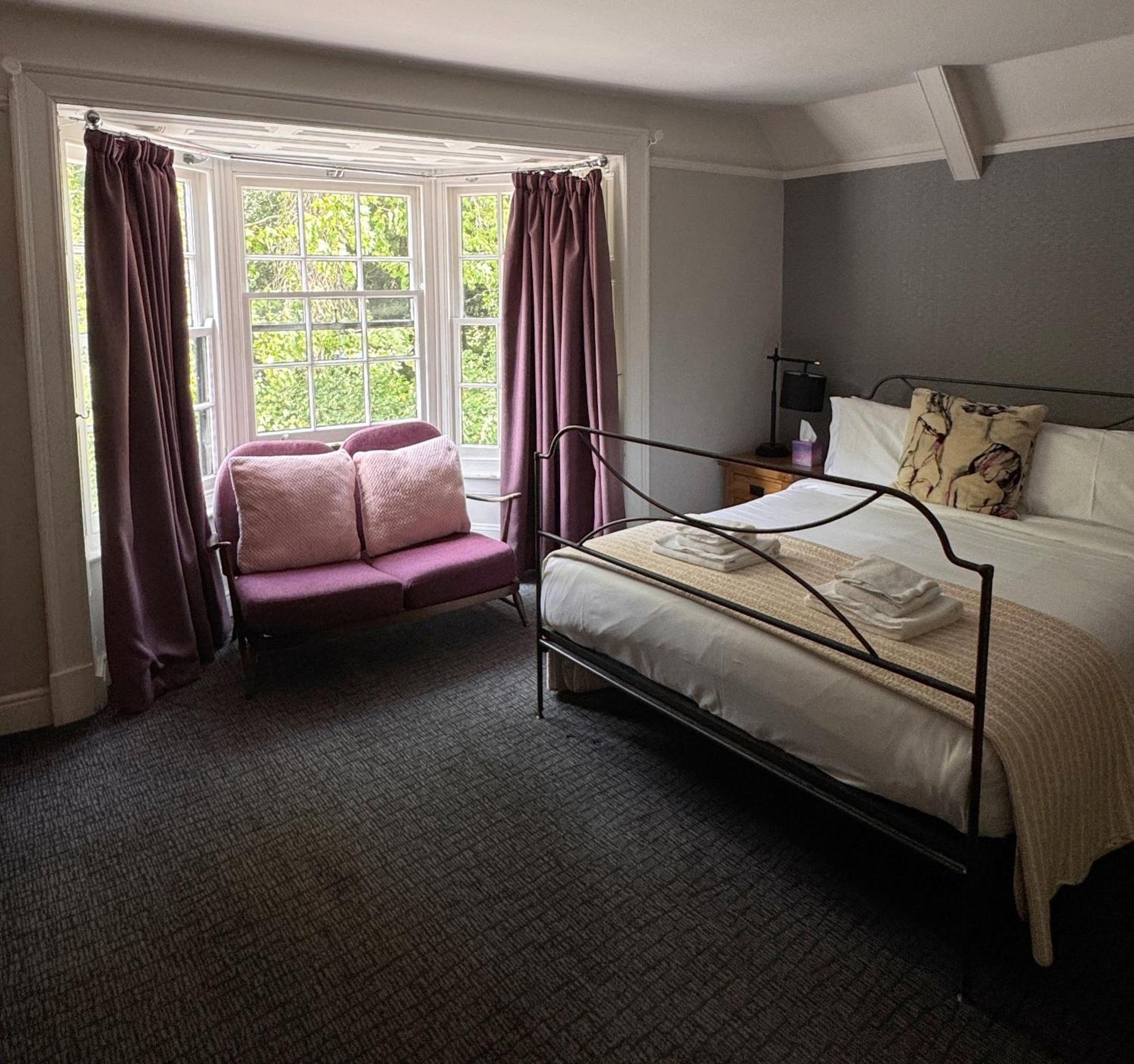 The Talbot And Apartment Iwerne Minster Экстерьер фото