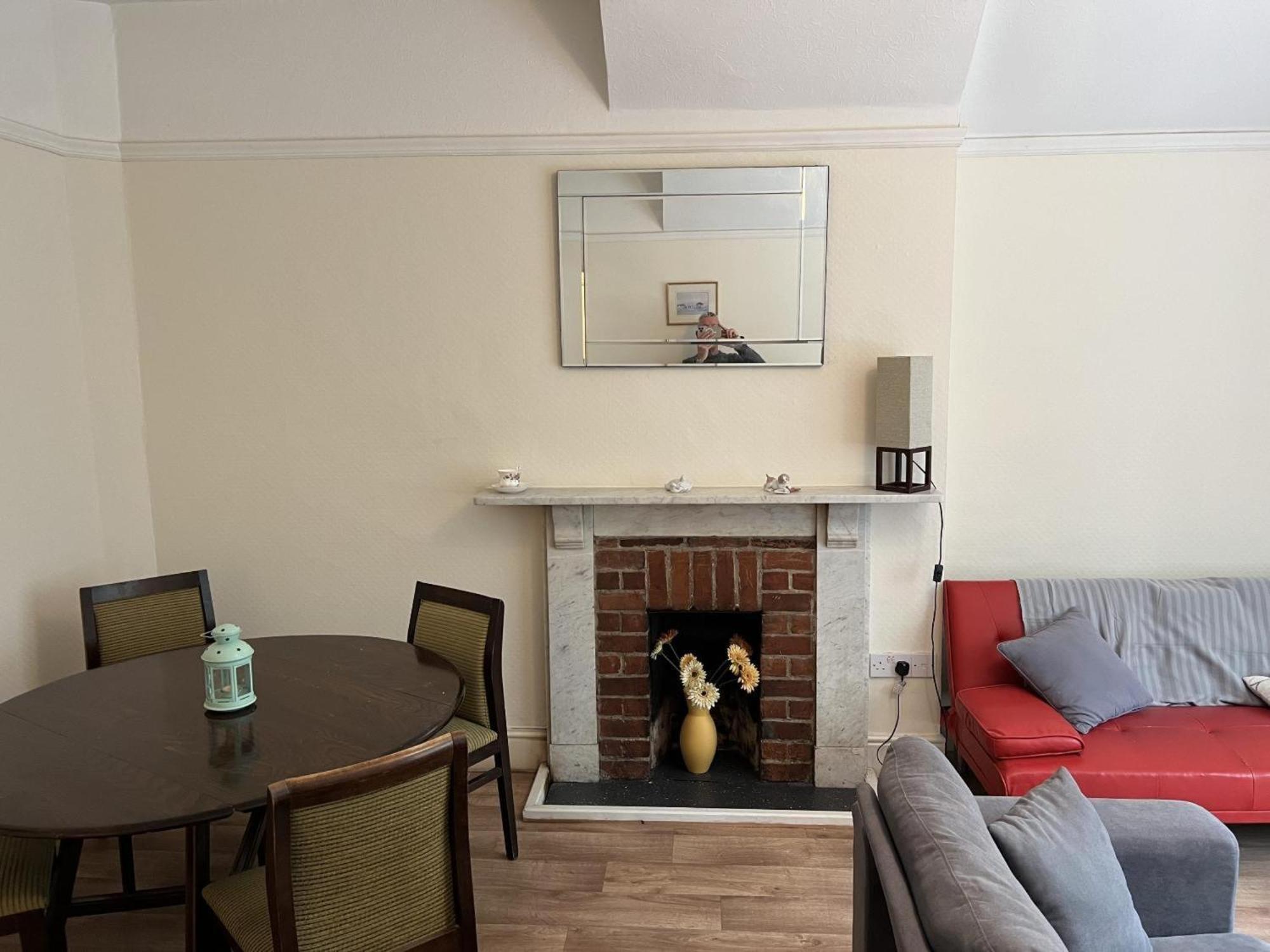The Talbot And Apartment Iwerne Minster Экстерьер фото