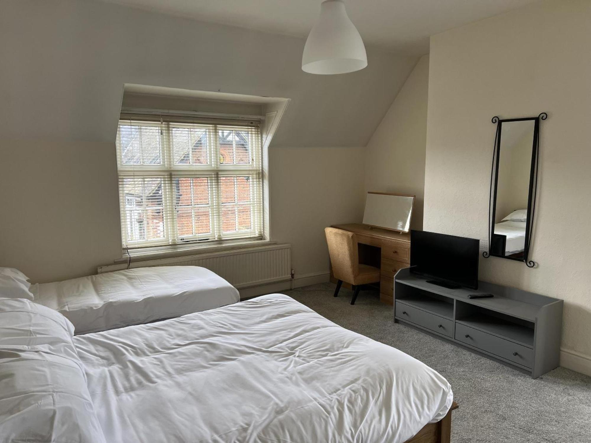 The Talbot And Apartment Iwerne Minster Экстерьер фото