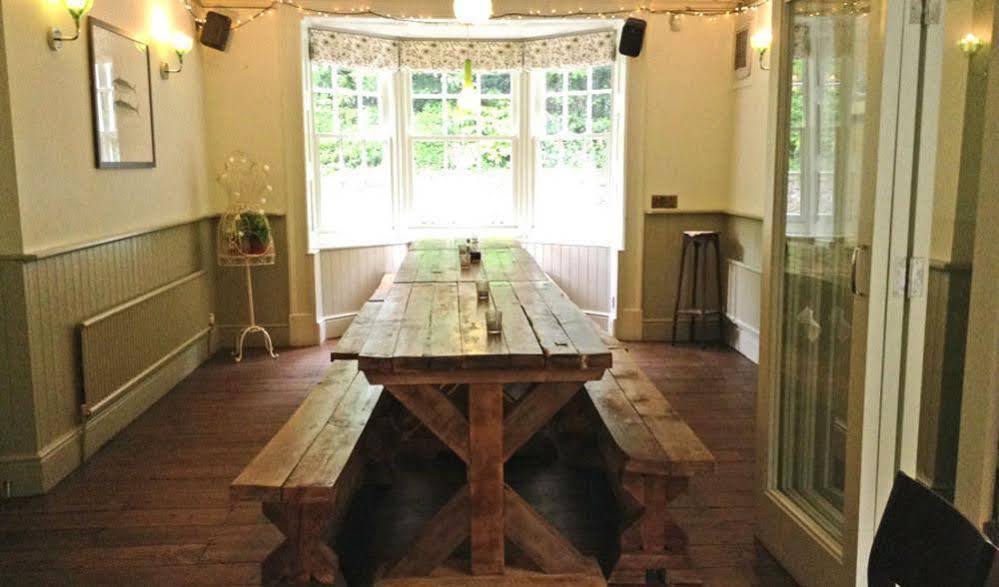 The Talbot And Apartment Iwerne Minster Экстерьер фото