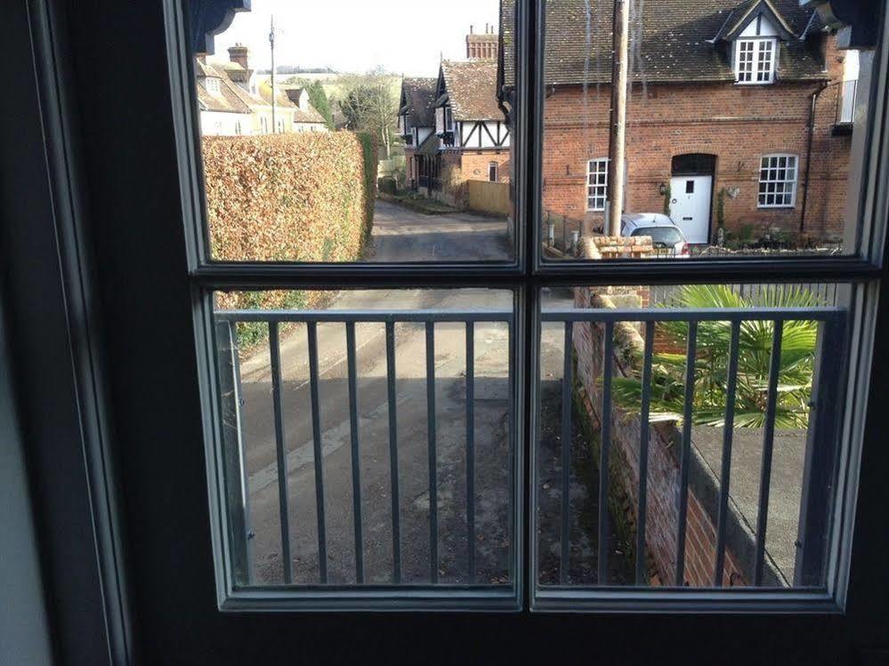 The Talbot And Apartment Iwerne Minster Экстерьер фото